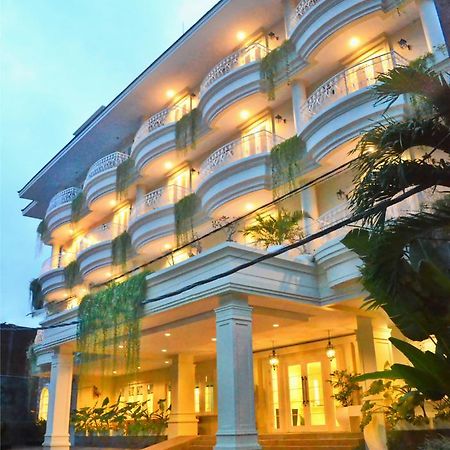 Amalfi Hotel Seminyak Экстерьер фото