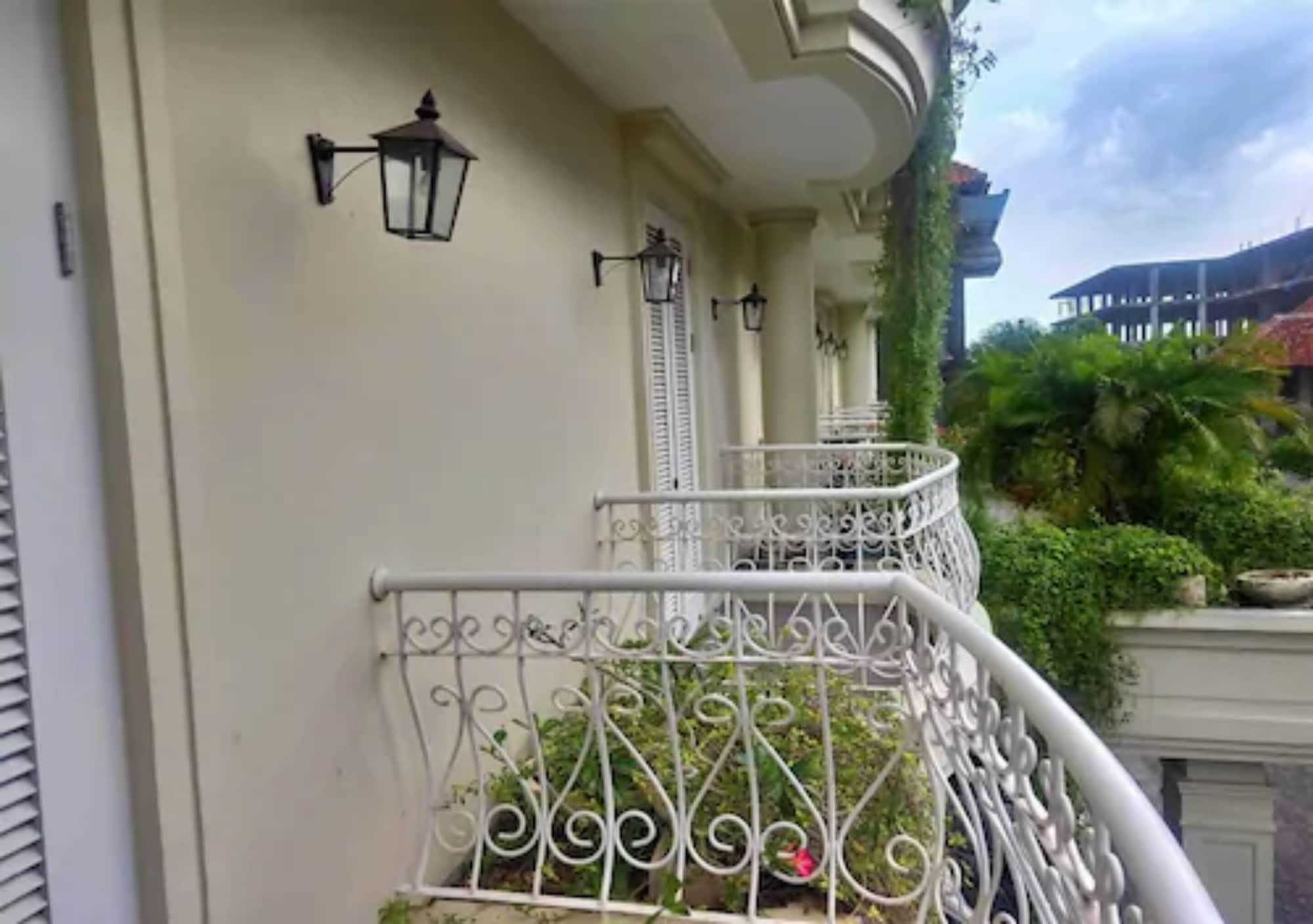 Amalfi Hotel Seminyak Экстерьер фото