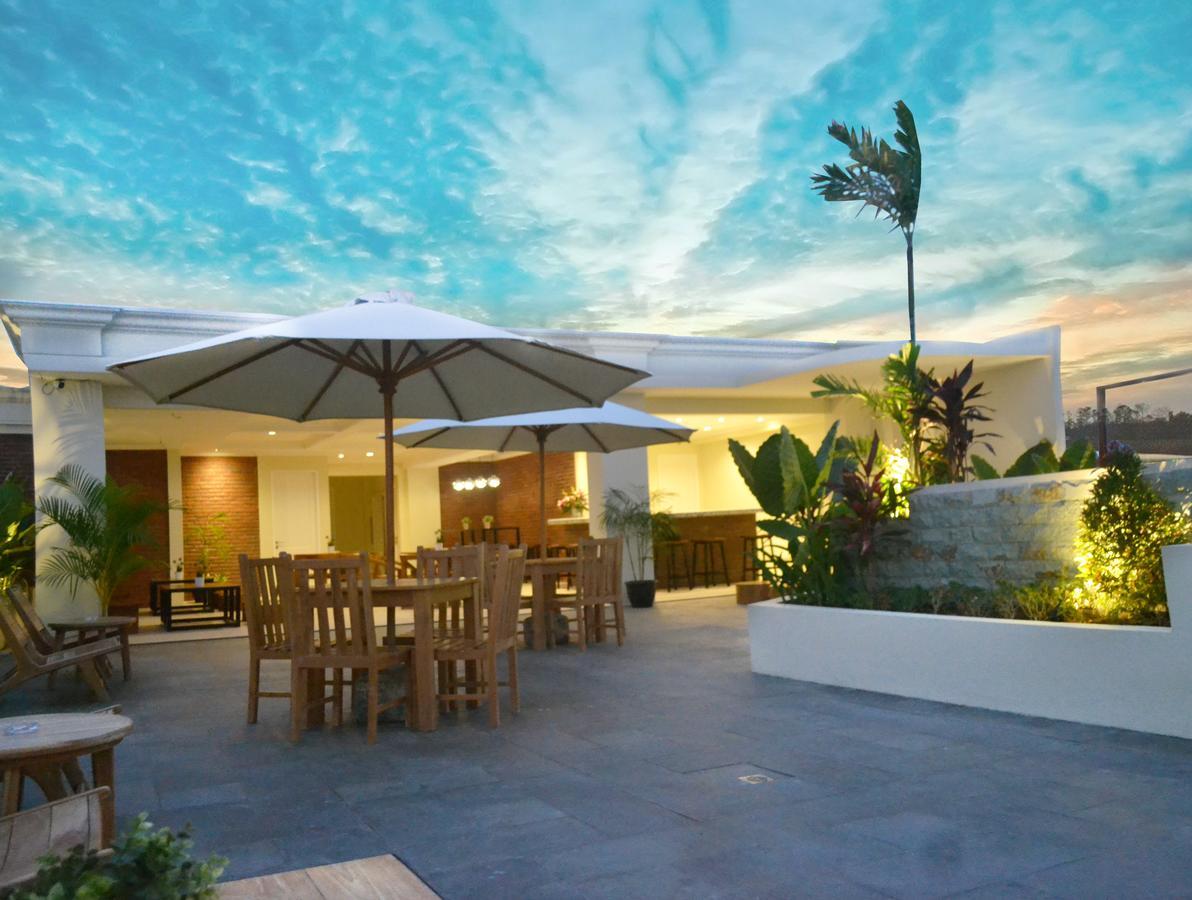Amalfi Hotel Seminyak Экстерьер фото